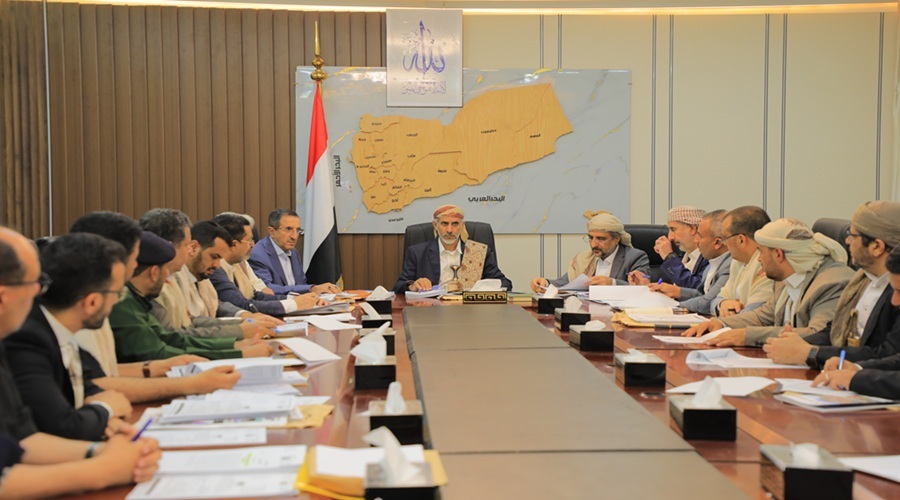 مجلس الوزراء يُشيدُ بعملياتِ المقاومة ويدعمُ حقَّ إيرانَ في الدفاعِ عن نفسِه: لن نقفَ مكتوفي الأيدي