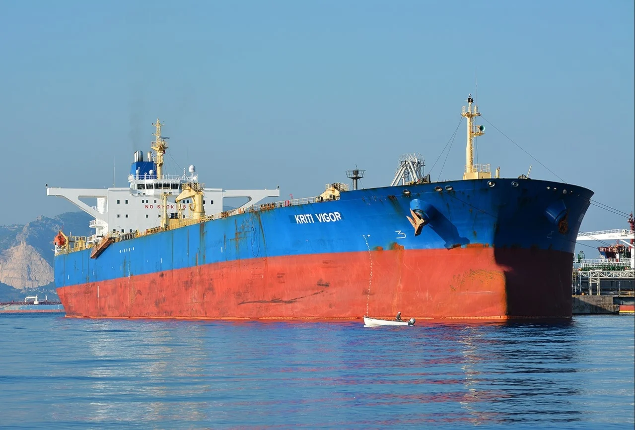 سفن نفط إيرانية تكسر قيود العقوبات وتعبر مضيق هرمز وسط تصاعد التوتر البحري