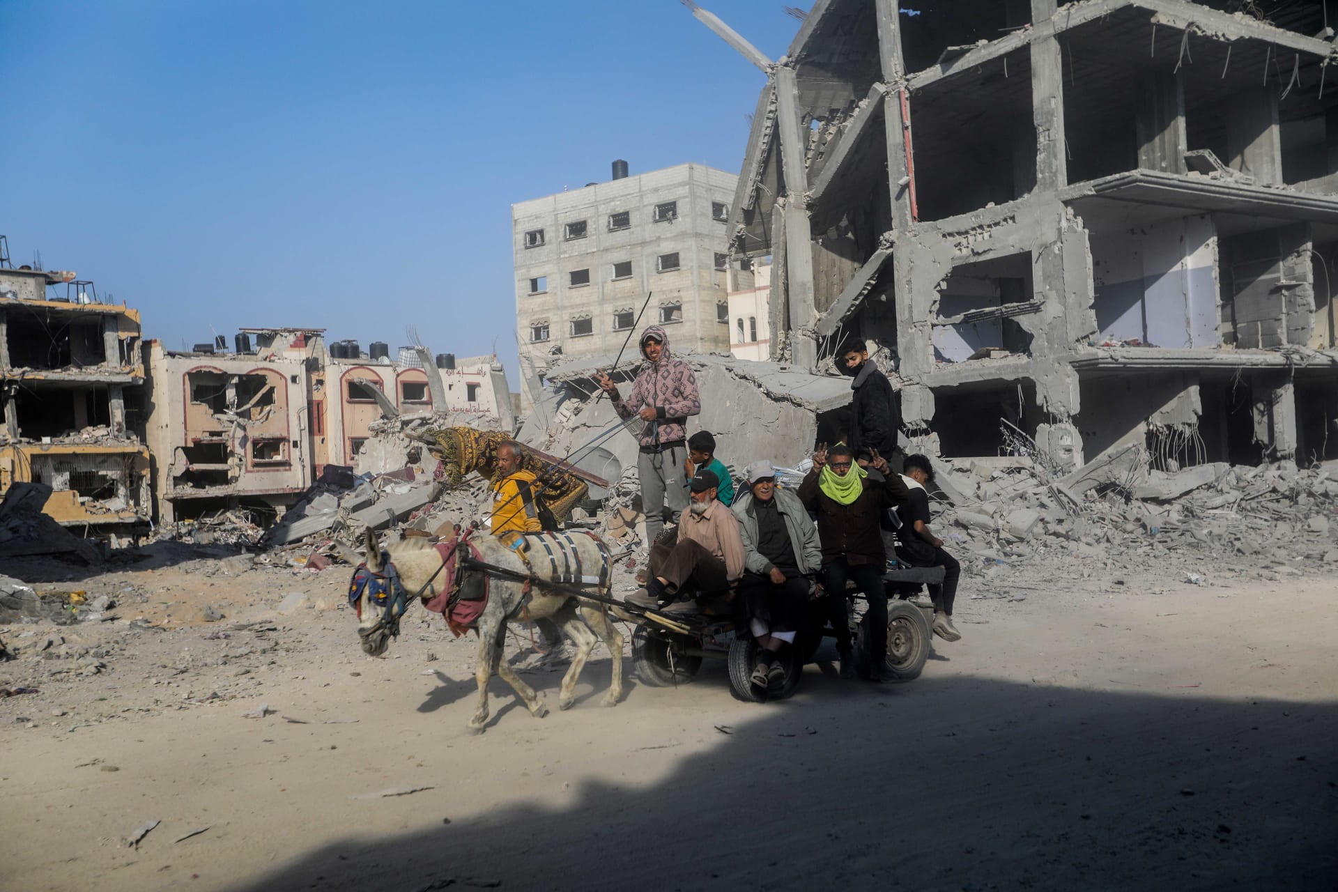العدو يُحضّر لعودة الحرب على غزة.. والفصائل تتمسك بشروطها في محادثات القاهرة